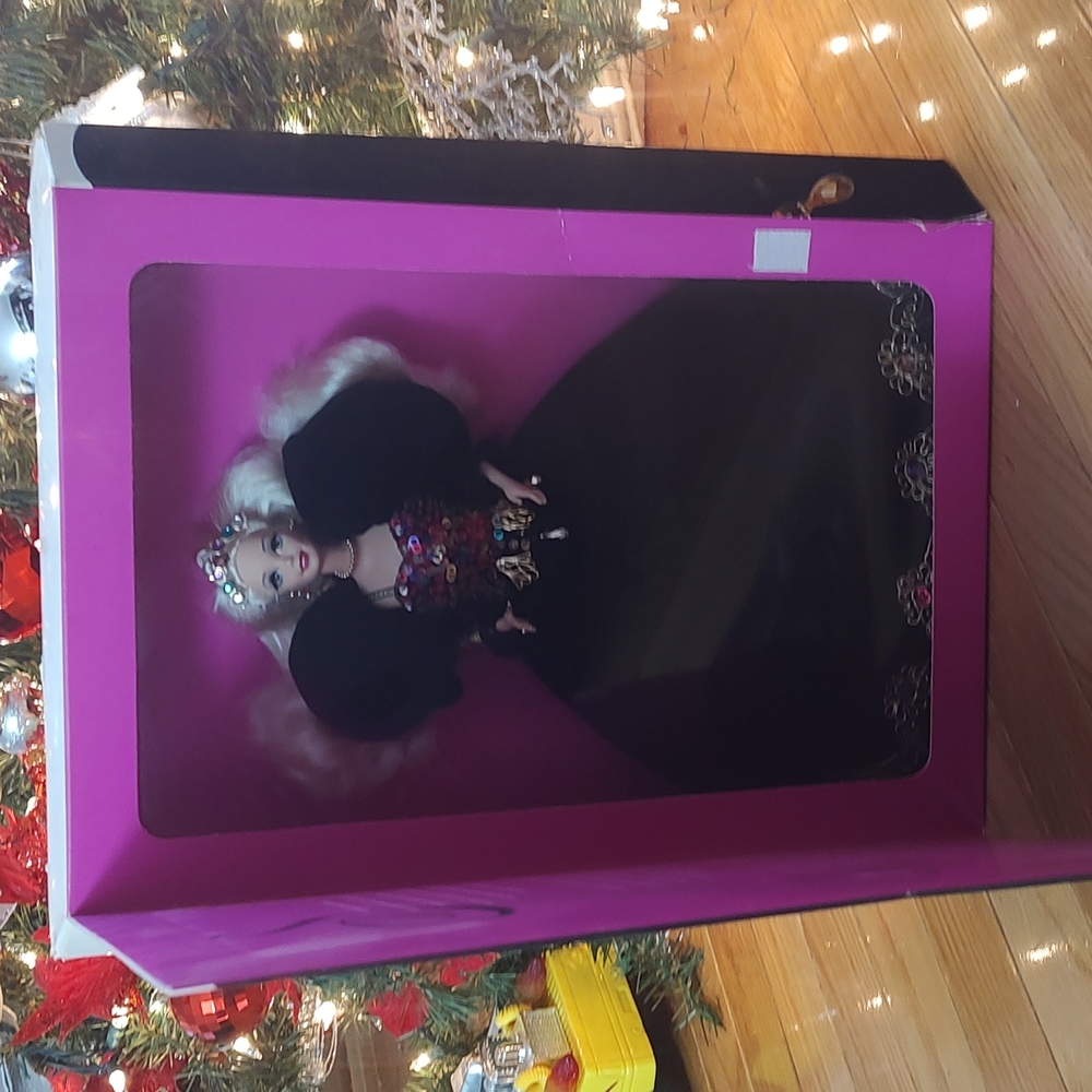 Jeweled Splendor Barbie - Picture 4 of 9